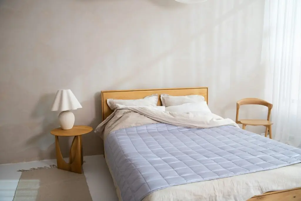 Zinus Moiz Wood Platform Bed with Headboard.