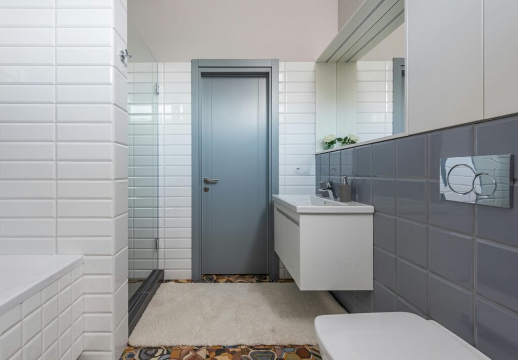 Plush non-slip bathroom rug